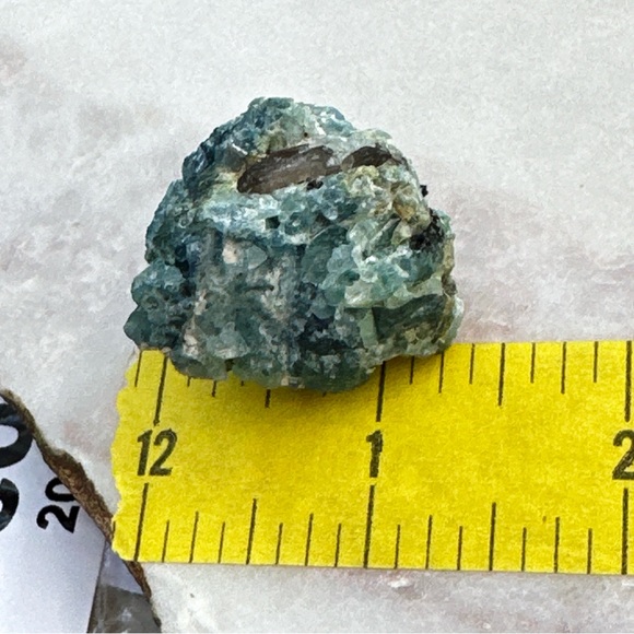 106cts/Vietnam Natural Unheat Blue Aquamarine Rough Crystal - Picture 5 of 17